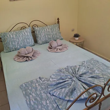 Beachfront Cozy House , 1 Min Walk To , Ac & Fast Wifi * Nea Moudania