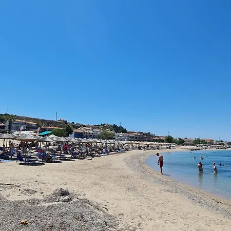 Beachfront Cozy House , 1 Min Walk To , Ac & Fast Wifi Apartment Nea Moudania