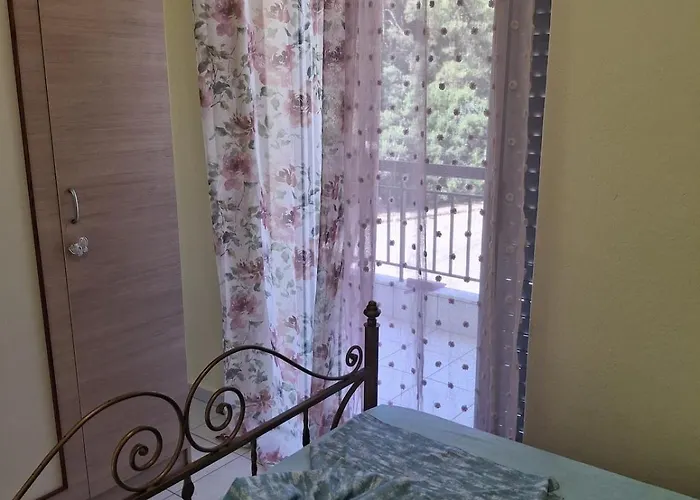 Beachfront Cozy House , 1 Min Walk To , Ac & Fast Wifi Apartment *