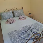 Beachfront Cozy House , 1 Min Walk To , Ac & Fast Wifi * 네아 모우다니아