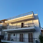 Beachfront Cozy House , 1 Min Walk To , Ac & Fast Wifi 아파트 네아 모우다니아