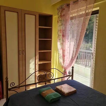 Apartament Beachfront Cozy House , 1 Min Walk To , Ac & Fast Wifi Nea Moudania