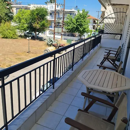 Beachfront Cozy House , 1 Min Walk To , Ac & Fast Wifi *