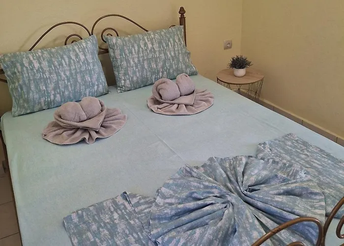 Beachfront Cozy House , 1 Min Walk To , Ac & Fast Wifi * Nea Moudania