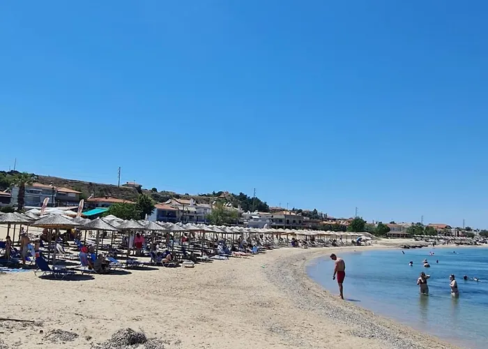 Beachfront Cozy House , 1 Min Walk To , Ac & Fast Wifi Apartament Nea Moudania