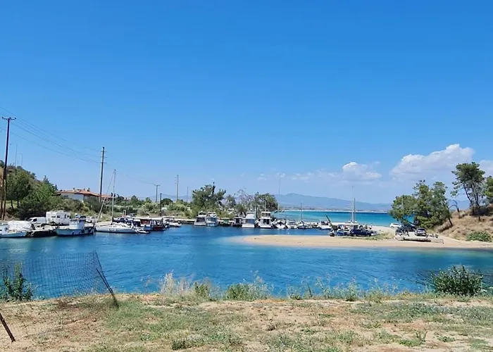 Beachfront Cozy House , 1 Min Walk To , Ac & Fast Wifi * Nea Moudania